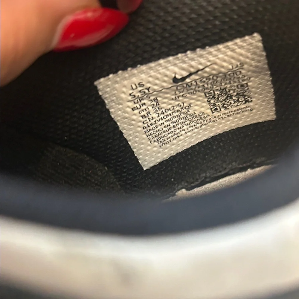 Nike Panda Unisex and White Sneakers 5.5y